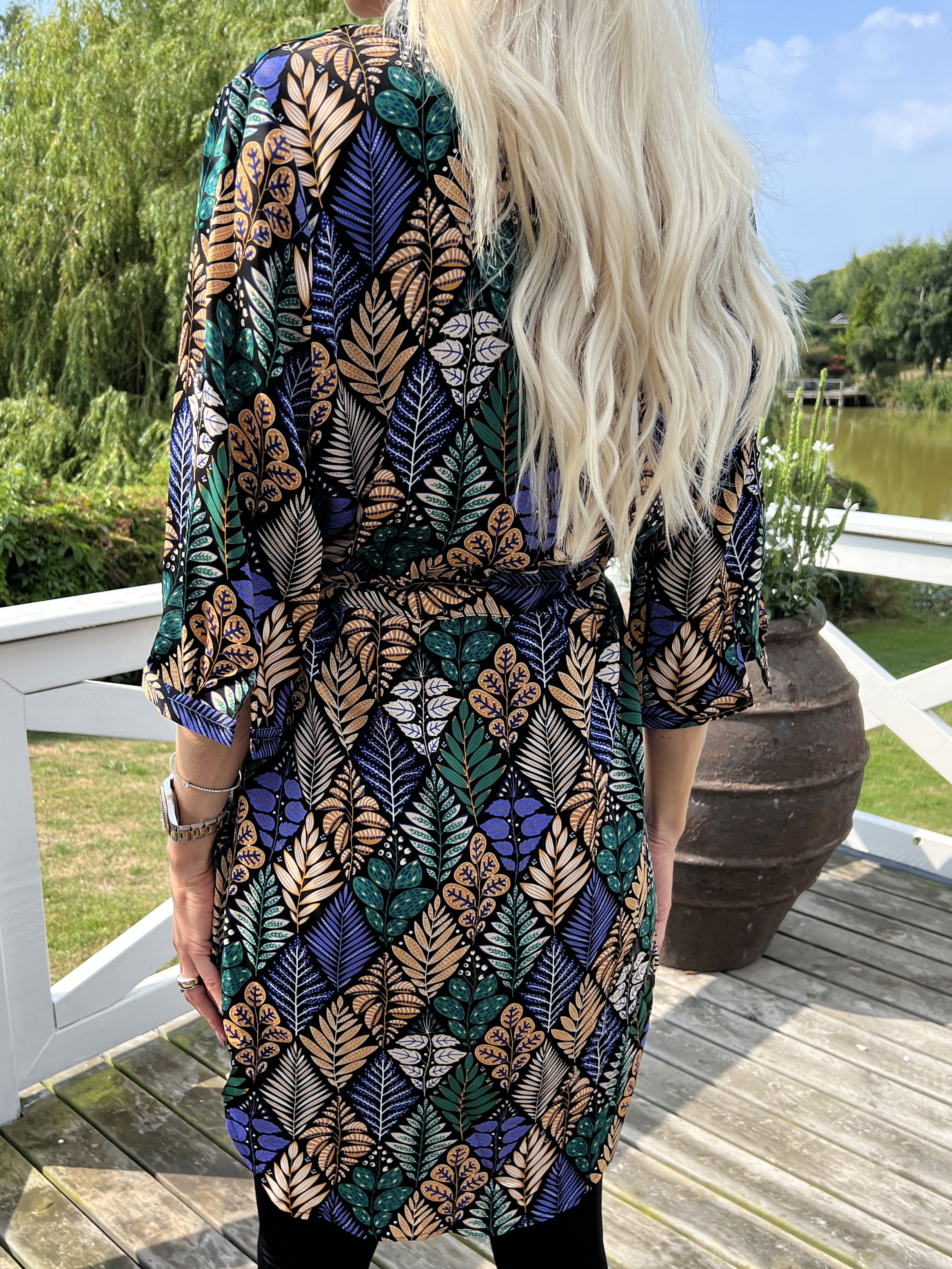 Lilje - Mønstret skjorte med bindebånd